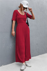 Lockerer Jumpsuit mit kurzem Ärmel und U-Kragen und weitem Bein